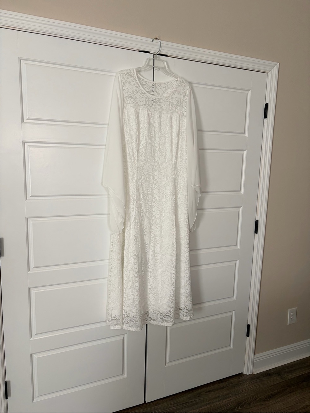 Elegant White Lace Women’s Dress